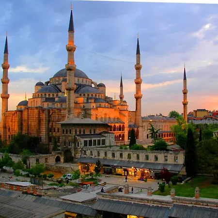 Otantik Aparthotel 3*