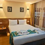 Aparthotel Otantik 4*